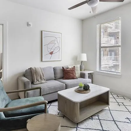 Landing At The Standard River District - 2 Bedrooms In River District
